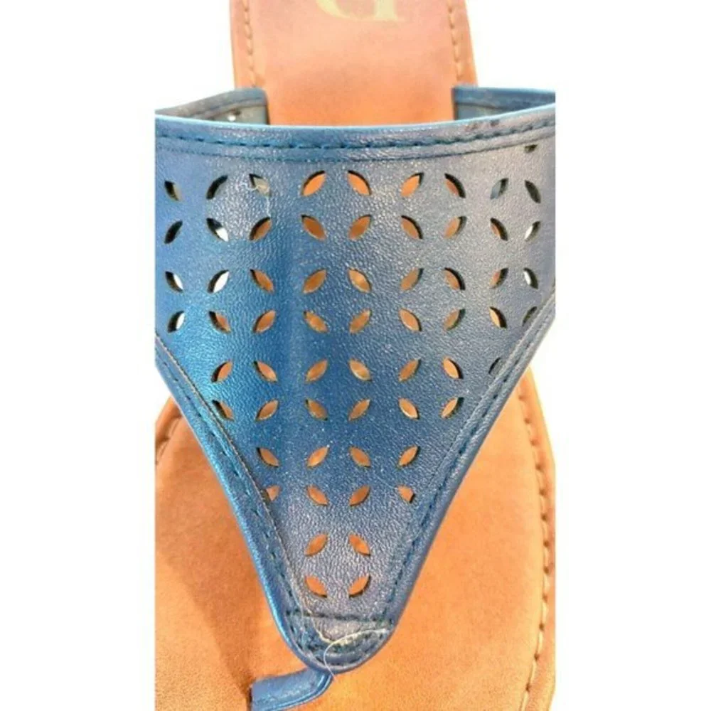 DB Blue Faux Leather Lazer Cut Semi-Platform Small Wedge Flip Flop Sz 7‎